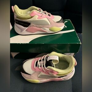 Toddler girl size 9 puma black/pink